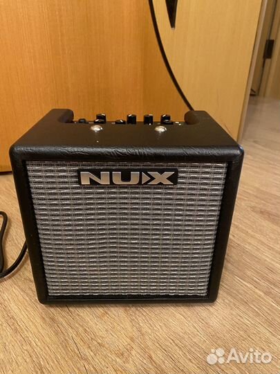 Гитарный комбоусилитель (NUX) + электрогитара