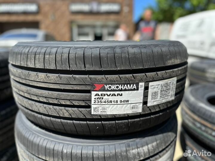 Yokohama Advan dB V552 235/45 R18 94W