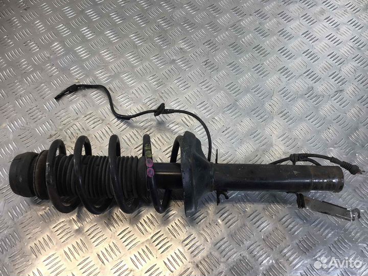 Стойка передняя правая Volkswagen Golf 1J0413031 B