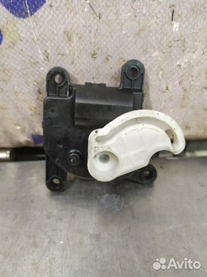 Моторчик заслонки печки Kia Sorento 2 2015