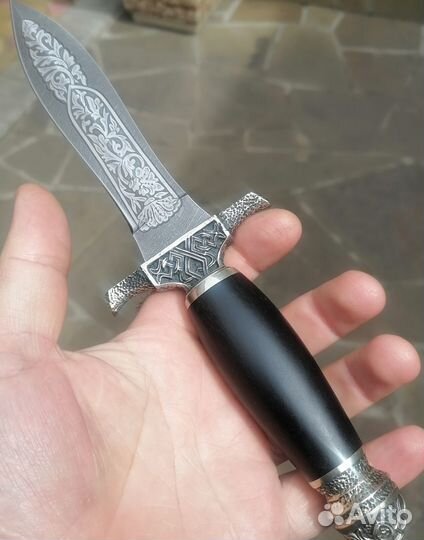 Нож из дамасской стали