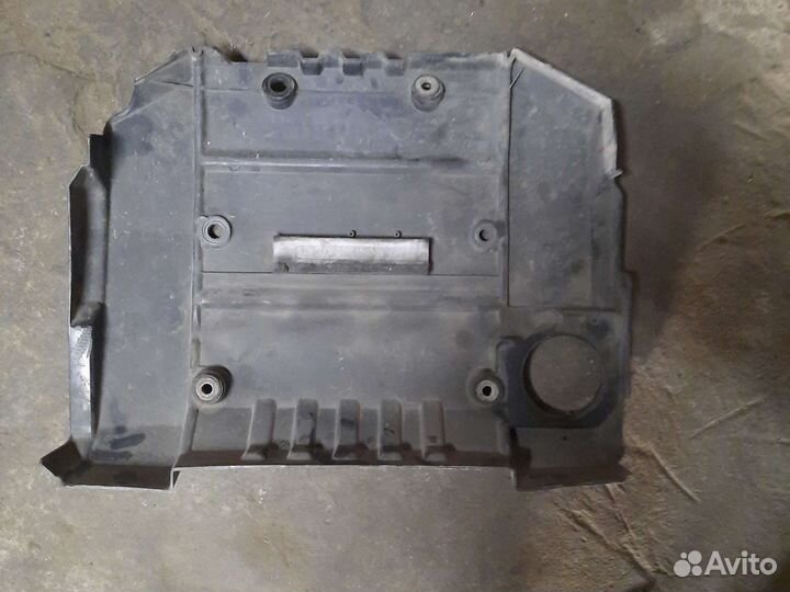 Декоративная крышка двигателя Mitsubishi cedia