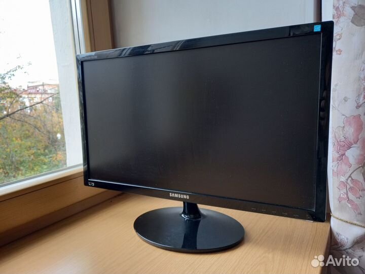 Продам монитор Samsung 24