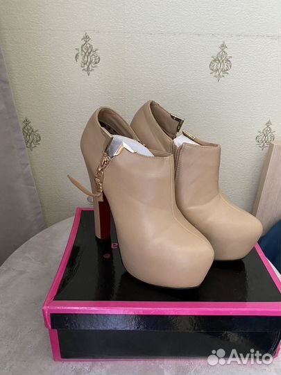 Босоножки, туфли, ботильоны женские