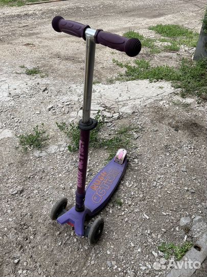 Самокат трехколесный