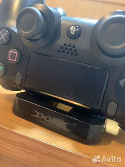 Док-станция для зарядки геймпадов DualShock 4