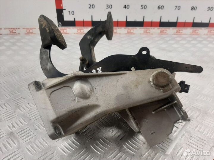 Педаль Mercedes-Benz Sprinter (W901-905) рест