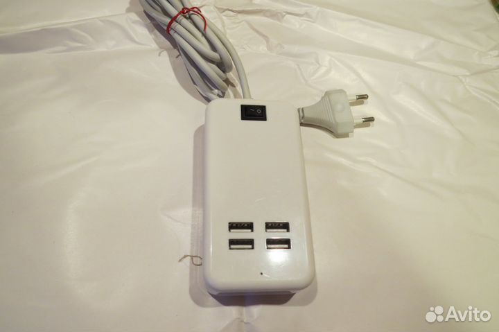 Зарядное устройство на четыре порта