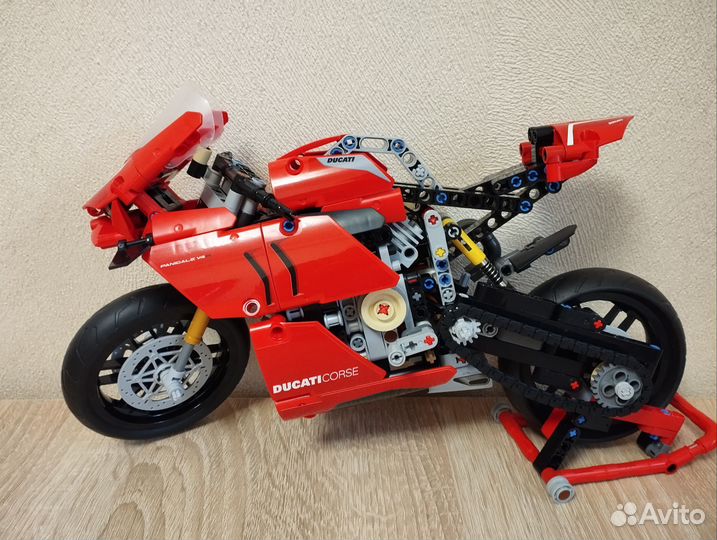 Lego Technic ducati panigale v4 r 42107