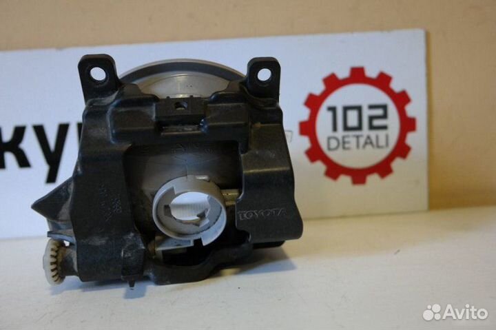 Фара противотуманная левая Toyota Land Cruiser 200