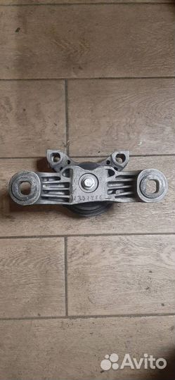 Подушка крепления двигателя правая Ford Focus 2