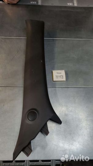 Накладка передней стойки Nissan