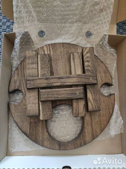 Винный деревянный столик