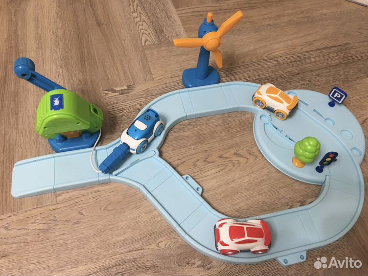 Игра-трек Ouaps Мой зеленый гараж +Машина будущего