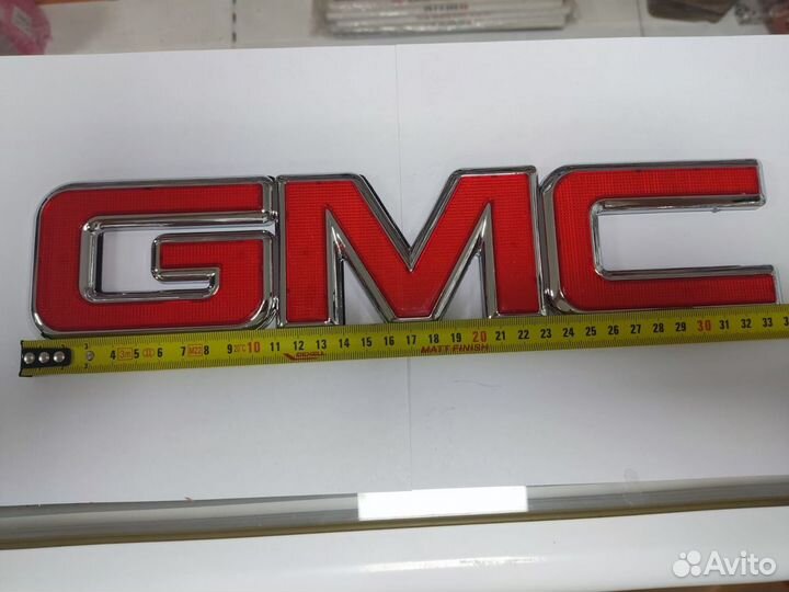 Эмблема GMC