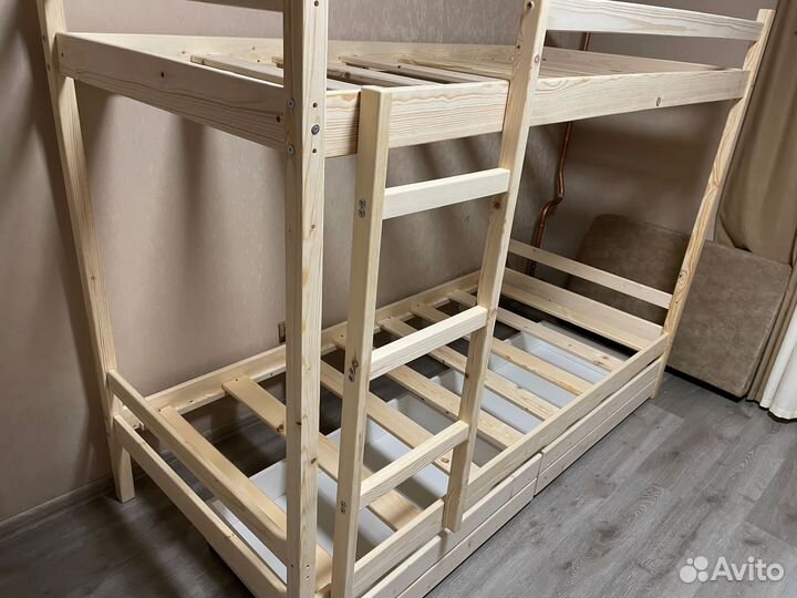 Двухъярусная кровать в детскую