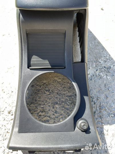 Центральная консоль (Подлокотник) SsangYong Kyron