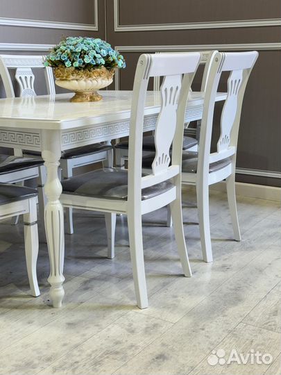 Стол и стулья
