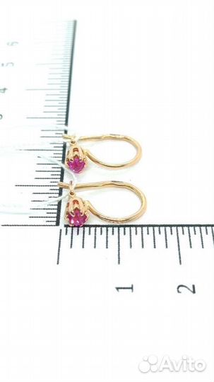 Золотые серьги с камнем