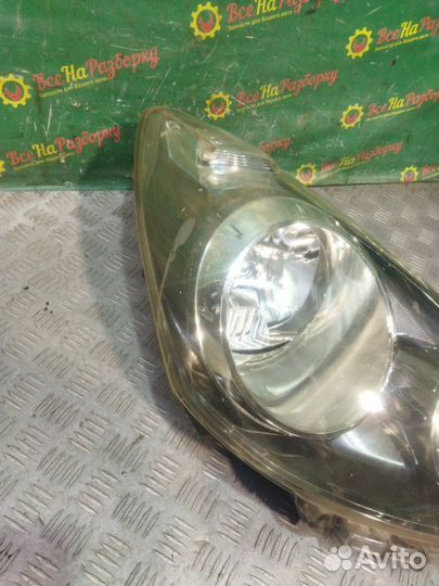 Фара правая Nissan Note E11 2010