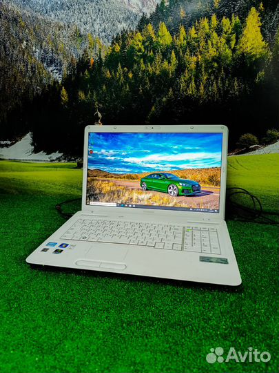 Очень большой ноутбук Toshiba для игр и работы