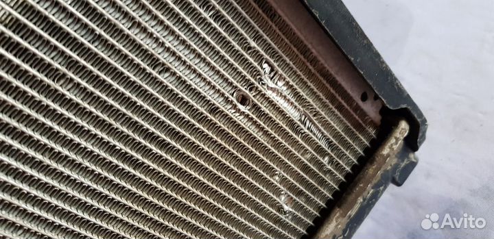 Toyota HiLux 05-15 Радиатор охлаждения