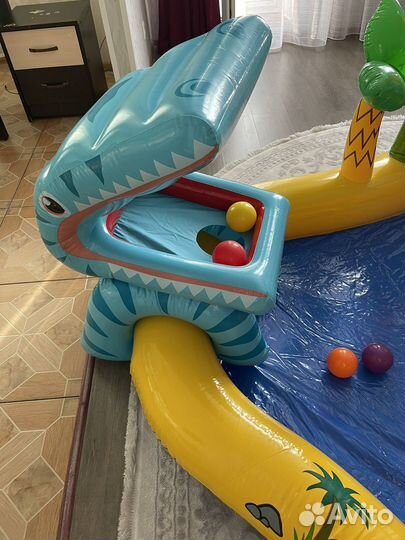 Бассейн детский с горкой и фонтаном