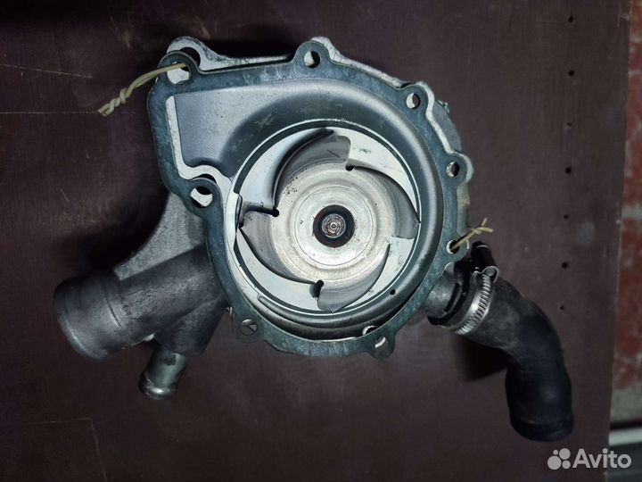 Помпа Mercedes V230 W638 111.980