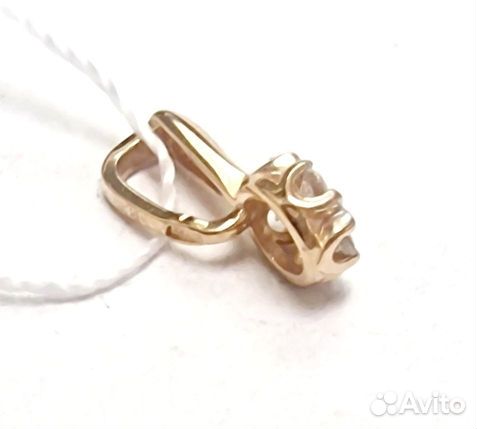 Золотая подвеска с камнем