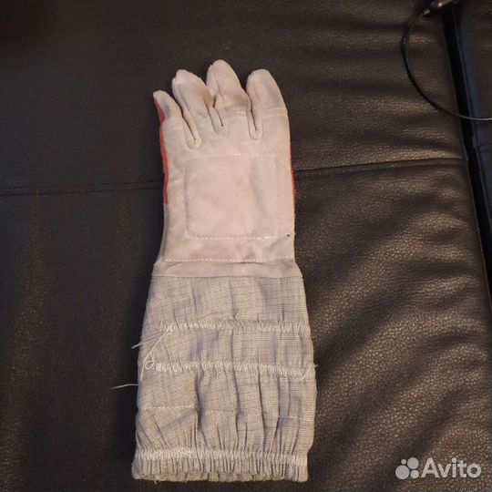 Перчатка левая. Сабля