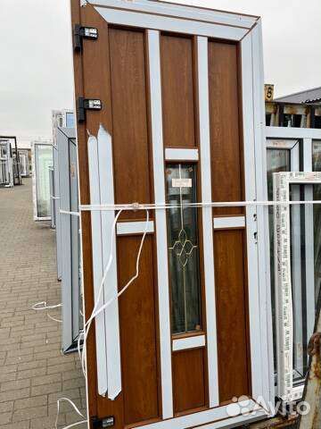 Пластиковая дверь