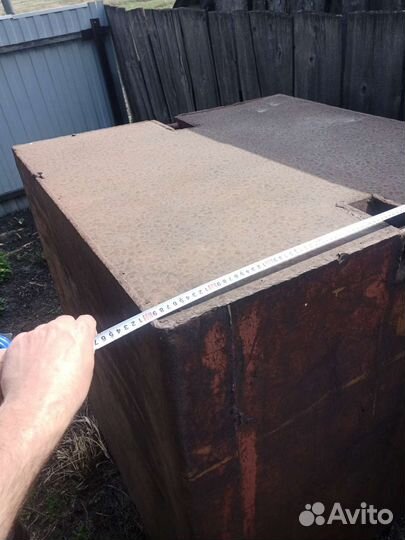 Ящик металлический с замком