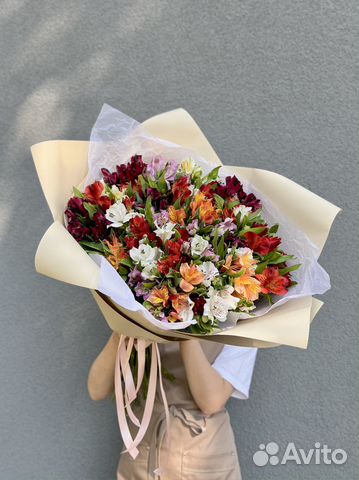 Букет из 35 Альстромерий микс в матовой бумаге