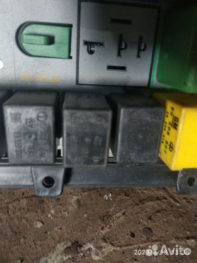 Блок предохранителей Опель Вектра Б