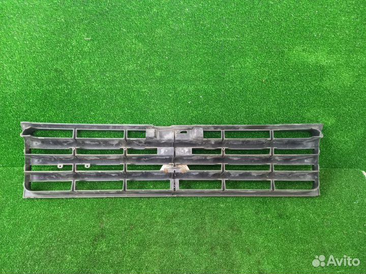 Решетка радиатора Mitsubishi Pajero V46W 4M40 1995