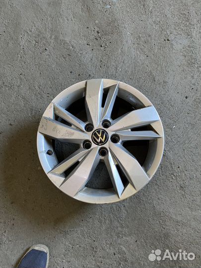 Литой диск R15 Фольксваген поло