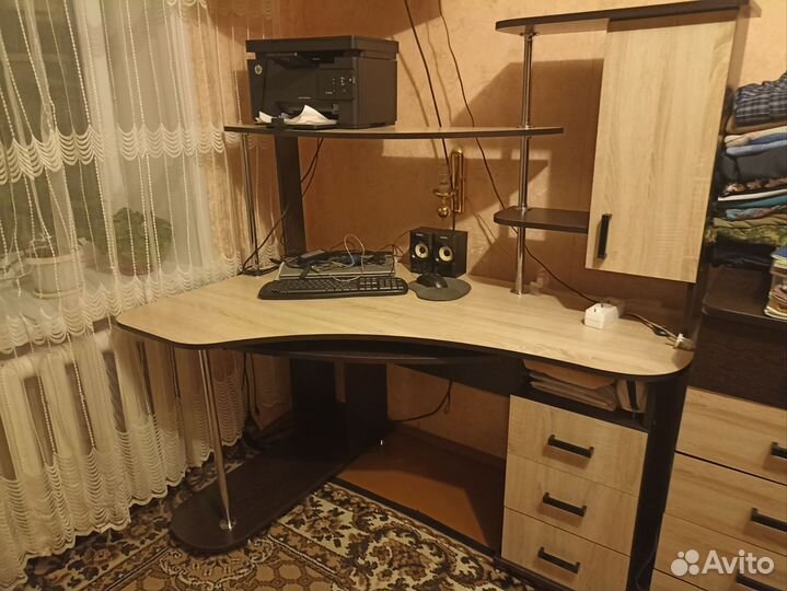 Компьютерный стол