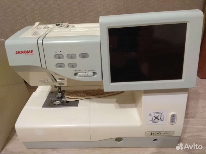 Janome 11000 швейно-вышивальная машина