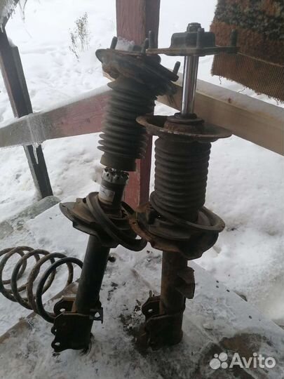 Амортизаторы передние мазда трибьют б/у