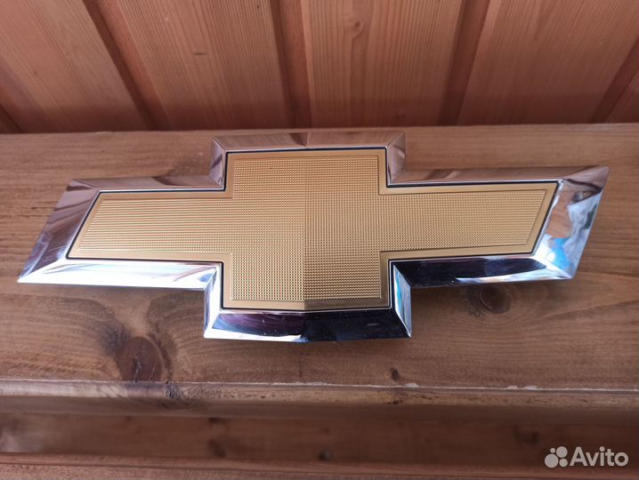 Эмблема Chevrolet Traverse 2017