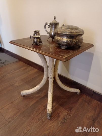 Туалетный столик тонет