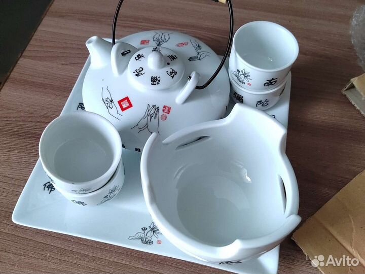 Набор столовой посуды новый