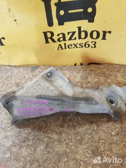 Кронштейн двигателя правый Bmw Х5 Е70 4.8 2007