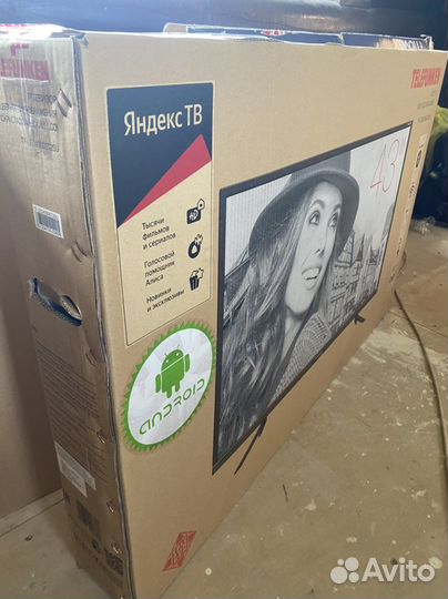 4К UlrtaHD SamartTV 43 дюйма (новые)