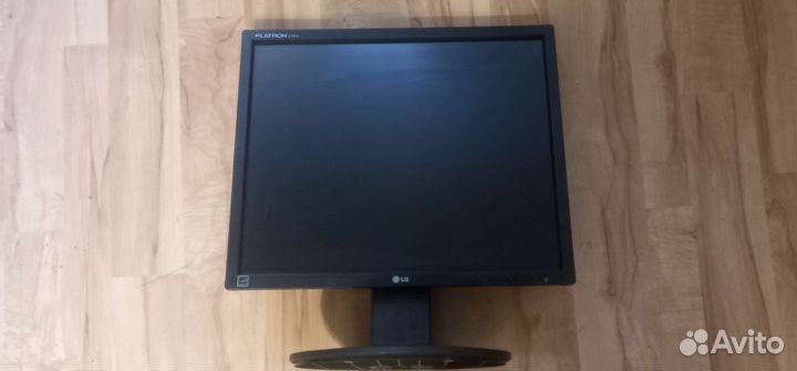 Монитор LG flatron e1910