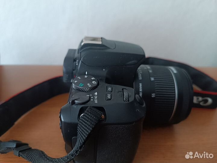 Зеркальный фотоаппарат Canon EOS 250d