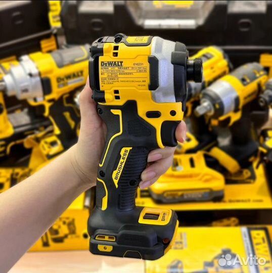 Аккумуляторный винтоверт DeWalt DCF850N 20B