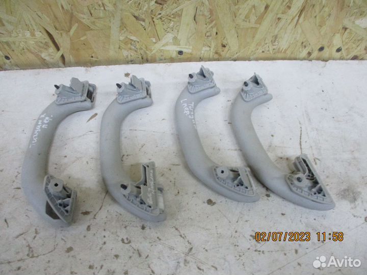 Ручка потолочная Фольксваген Тигуан 2012г