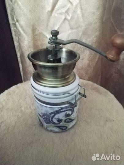 Кофемолка жерновая ручная