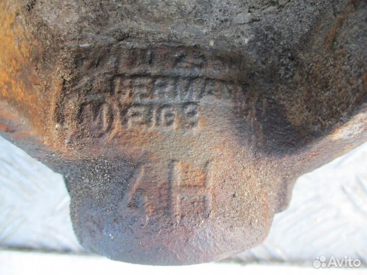 Кулак поворотный Фольксваген Гольф 4